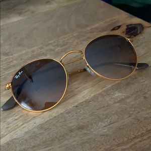 Round ray ban sun glasses